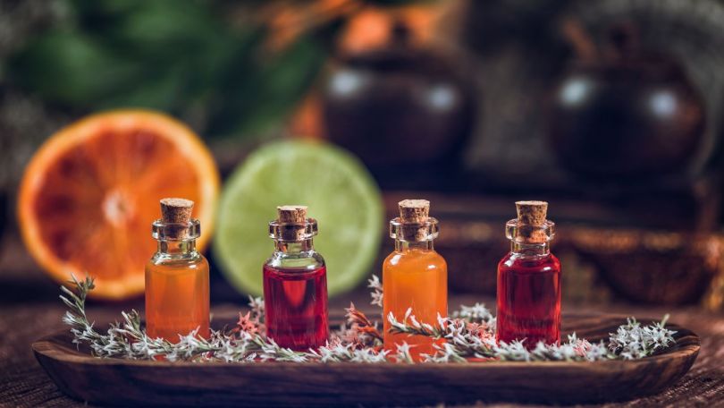 Top aromaterapevtke recepture za poletje – za boljše prenašanje vročine, proti komarjem, pri pikih klopov, za več strasti ...