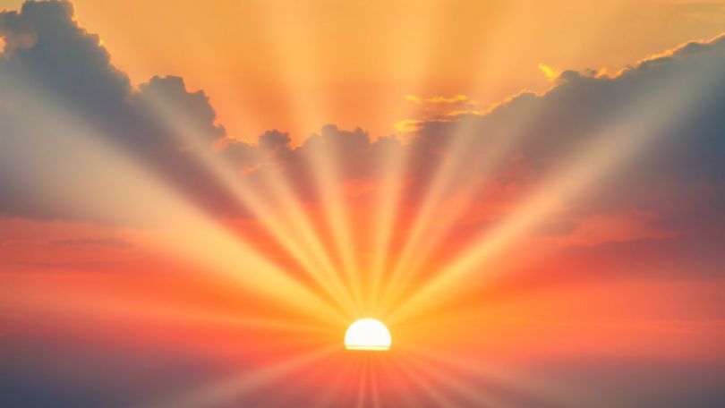 Solarna voda, solarna joga in zdravilna moč sonca, vitamina D