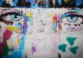 Slovenska ženska. Koliko da na svoje zdravje in lepoto? V kakšne pasti se zlahka ujame?