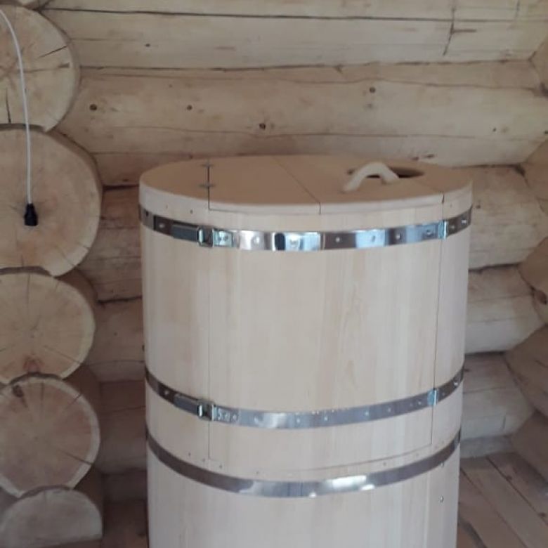 Cedrov sodček z zeliščno paro ali slavna ruska fitobočka