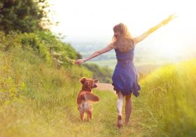 Kaj bi morali vedeti, če želimo biti srečni? 10 zapovedi za srečno in izpolnjeno življenje