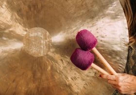 Zvočna kopel in vsi njeni potenciali! Moč vibracij za fizično, čustveno in energijsko uglaševanje