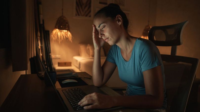 Gledate v ekran pred spanjem? Če bi vedeli, kakšne so lahko posledice …