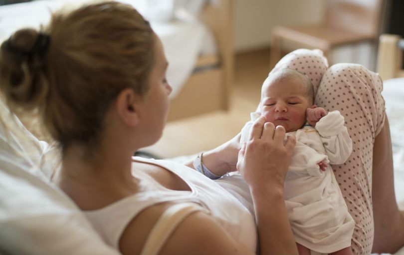 Pomoč fitomedicine − ženska nega po porodu