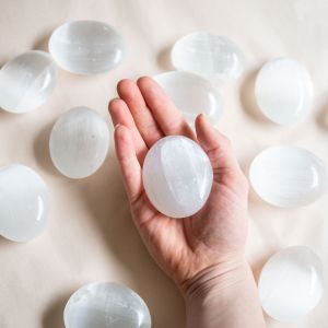 Selenit kristal za masažo in pomlajevanje (6 cm)