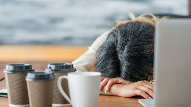 Kaj je adrenalna utrujenost in kako si pomagati s hrano?